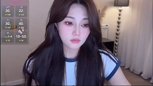 Strawberrybabyy1 online show from November 23, 2025, 4:07 pm