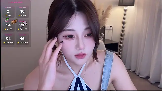 Strawberrybabyy1 online show from November 25, 2025, 1:00 pm