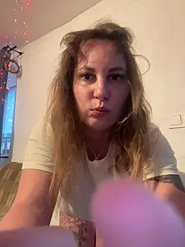 Snapshot of Yanacool007 chatting on December 17, 2024, 12:43 pm Yanacool007 online show from December 17, 2024, 12:43 pm