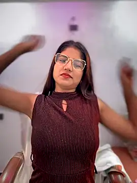 Snapshot of DiyAsingHh chatting on November 4, 2025, 11:59 pm DiyAsingHh online show from November 4, 2025, 11:59 pm