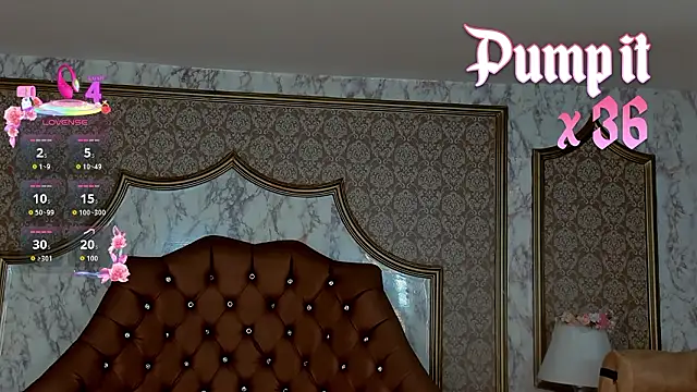 SoffiQueen online show from February 12, 2026, 1:17 pm