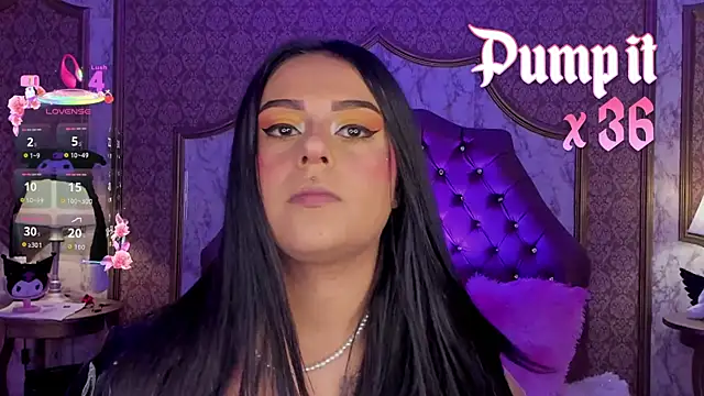 SoffiQueen online show from May 4, 2026, 2:35 pm