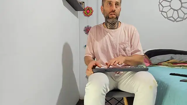 Snapshot of Antoniohot2024 chatting on February 26, 2025, 12:14 pm Antoniohot2024 online show from February 26, 2025, 12:14 pm