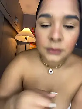 Shenoa1 online show from October 31, 2025, 2:07 pm