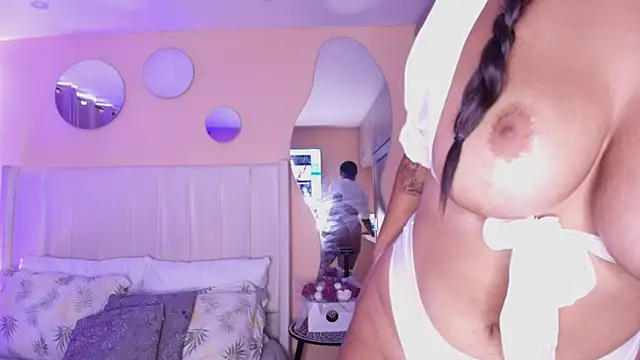 Shenoa1 online show from April 27, 2026, 4:27 pm