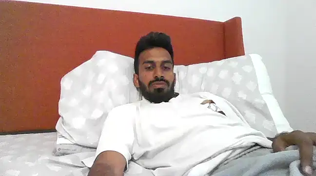 skinny  boy   online show from February 19, 2025, 7:38 pm