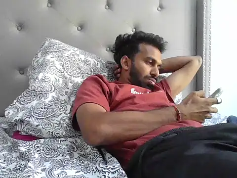 skinny  boy   online show from November 4, 2025, 4:50 pm