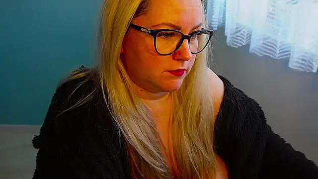 queenpeachi online show from December 17, 2024, 10:12 am