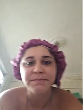 Snapshot of luuhcat09 chatting on March 15, 2025, 10:35 am luuhcat09 online show from March 15, 2025, 10:35 am