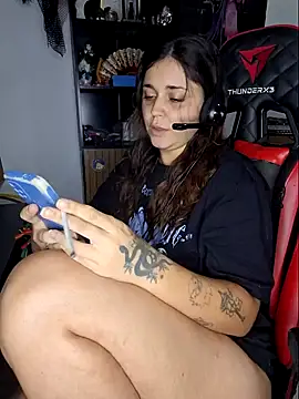 Snapshot of luuhcat09 chatting on October 19, 2025, 10:21 pm luuhcat09 online show from October 19, 2025, 10:21 pm