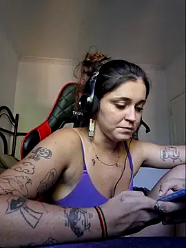 Snapshot of luuhcat09 chatting on October 24, 2025, 6:15 pm luuhcat09 online show from October 24, 2025, 6:15 pm