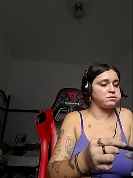 Snapshot of luuhcat09 chatting on October 31, 2025, 6:20 pm luuhcat09 online show from October 31, 2025, 6:20 pm