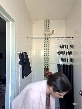 Snapshot of luuhcat09 chatting on December 1, 2025, 5:29 pm luuhcat09 online show from December 1, 2025, 5:29 pm