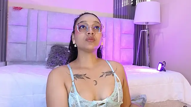 EMILYY FOXY online show from July 29, 2026, 4:27 pm