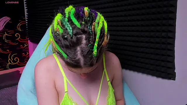 KIKI Krash online show from November 18, 2025, 10:09 am