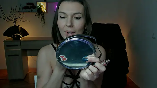 EricaPowers online show from December 11, 2024, 12:23 pm