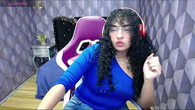 Sofiacowperx online show from December 19, 2024, 8:34 pm