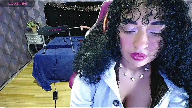 Sofiacowperx online show from December 28, 2024, 7:11 pm