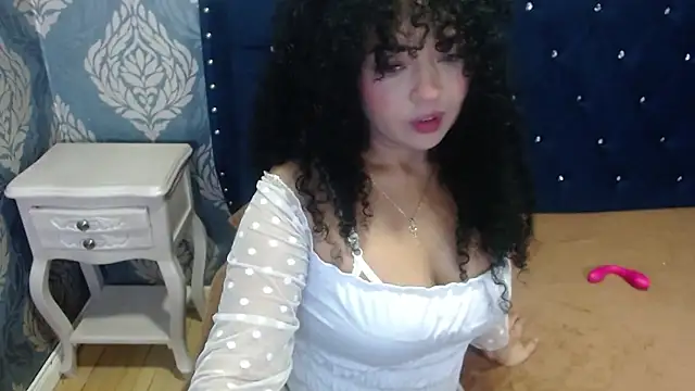 Snapshot of Sofiacowperx chatting on October 24, 2025, 12:12 pm Sofiacowperx online show from October 24, 2025, 12:12 pm