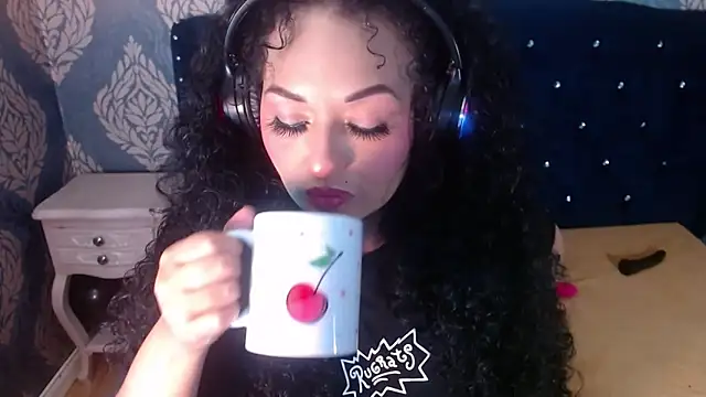 Snapshot of Sofiacowperx chatting on April 28, 2026, 1:27 pm Sofiacowperx online show from April 28, 2026, 1:27 pm