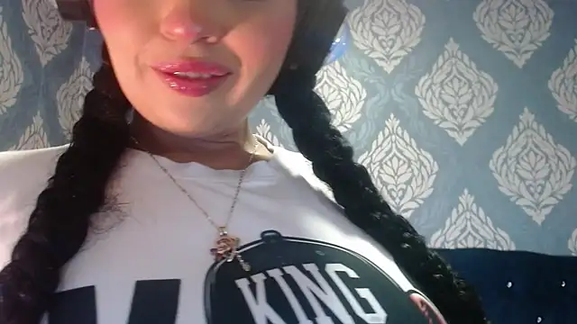 Sofiacowperx online show from June 4, 2026, 9:32 pm