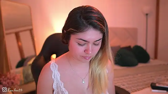 Lau Bee online show from December 13, 2025, 7:53 pm