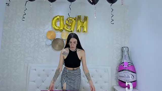 Clarisse28 online show from December 22, 2024, 7:42 pm