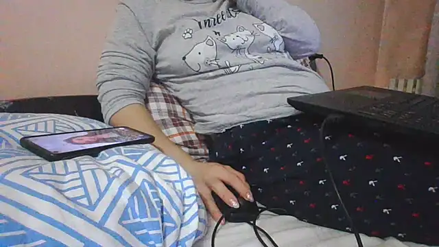 MikaKors online show from January 6, 2025, 1:52 pm