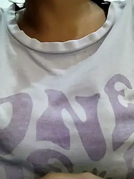 Snapshot of illay_love chatting on November 10, 2025, 5:28 am illay love online show from November 10, 2025, 5:28 am