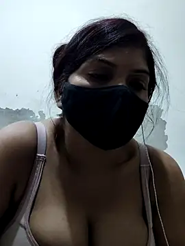 Snapshot of illay_love chatting on November 28, 2025, 6:10 pm illay love online show from November 28, 2025, 6:10 pm