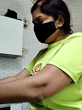 Snapshot of illay_love chatting on December 1, 2025, 6:40 am illay love online show from December 1, 2025, 6:40 am