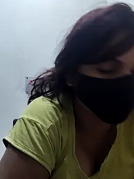 Snapshot of illay_love chatting on December 14, 2025, 3:28 pm illay love online show from December 14, 2025, 3:28 pm