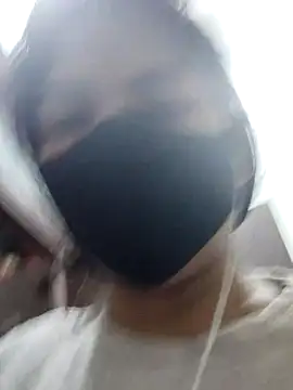 Snapshot of illay_love chatting on December 15, 2025, 3:33 am illay love online show from December 15, 2025, 3:33 am