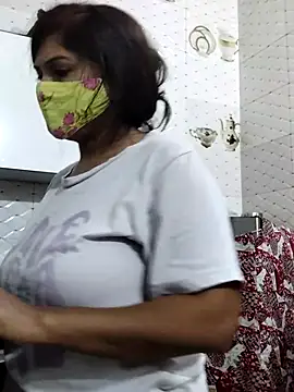 Snapshot of illay_love chatting on December 15, 2025, 3:38 pm illay love online show from December 15, 2025, 3:38 pm