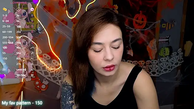 NataliMillers online show from November 3, 2025, 6:47 am