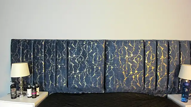 Sophia Lemos online show from November 5, 2025, 1:33 pm