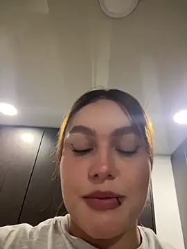 SofiaJoness  online show from May 4, 2026, 8:16 pm