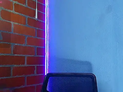 Snapshot of Leandro_valenzuela chatting on September 18, 2025, 12:23 am Leandro valenzuela online show from September 18, 2025, 12:23 am