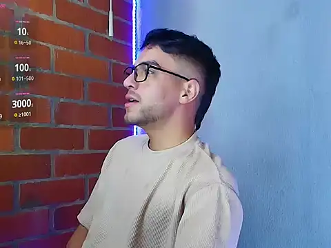 Snapshot of Leandro_valenzuela chatting on September 18, 2025, 9:39 pm Leandro valenzuela online show from September 18, 2025, 9:39 pm