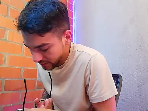 Snapshot of Leandro_valenzuela chatting on October 4, 2025, 8:07 pm Leandro valenzuela online show from October 4, 2025, 8:07 pm