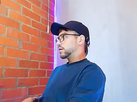 Snapshot of Leandro_valenzuela chatting on October 6, 2025, 6:38 pm Leandro valenzuela online show from October 6, 2025, 6:38 pm