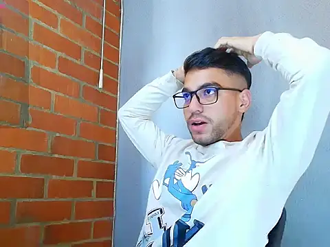 Snapshot of Leandro_valenzuela chatting on October 12, 2025, 8:41 pm Leandro valenzuela online show from October 12, 2025, 8:41 pm