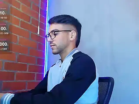 Snapshot of Leandro_valenzuela chatting on October 13, 2025, 3:12 pm Leandro valenzuela online show from October 13, 2025, 3:12 pm