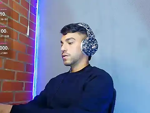 Snapshot of Leandro_valenzuela chatting on October 14, 2025, 3:18 am Leandro valenzuela online show from October 14, 2025, 3:18 am