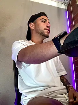 Snapshot of Leandro_valenzuela chatting on October 22, 2025, 2:06 pm Leandro valenzuela online show from October 22, 2025, 2:06 pm