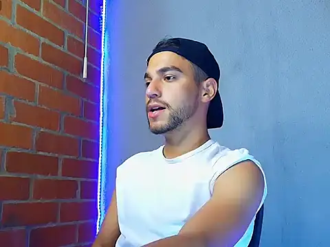 Snapshot of Leandro_valenzuela chatting on October 23, 2025, 2:11 am Leandro valenzuela online show from October 23, 2025, 2:11 am