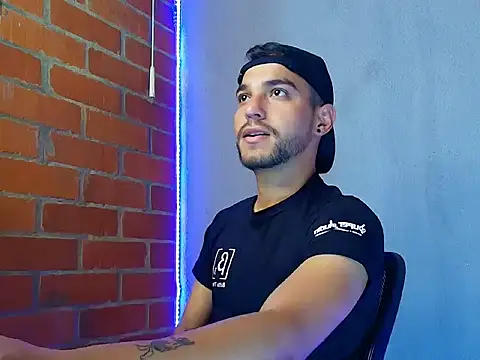 Snapshot of Leandro_valenzuela chatting on October 24, 2025, 10:17 pm Leandro valenzuela online show from October 24, 2025, 10:17 pm