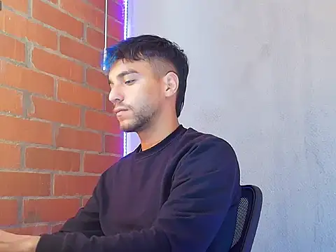 Snapshot of Leandro_valenzuela chatting on November 7, 2025, 4:07 pm Leandro valenzuela online show from November 7, 2025, 4:07 pm