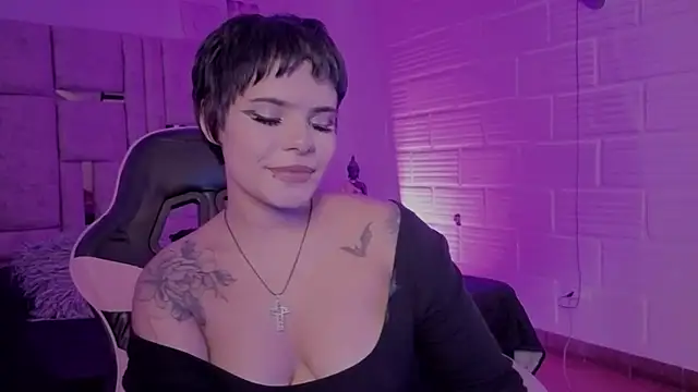 BonnieAnderson  online show from June 16, 2026, 9:06 pm