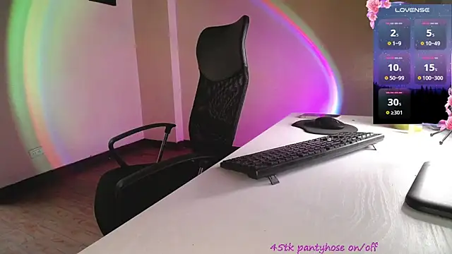 Snapshot of Estefany777 chatting on October 26, 2025, 10:25 pm Estefany777 online show from October 26, 2025, 10:25 pm